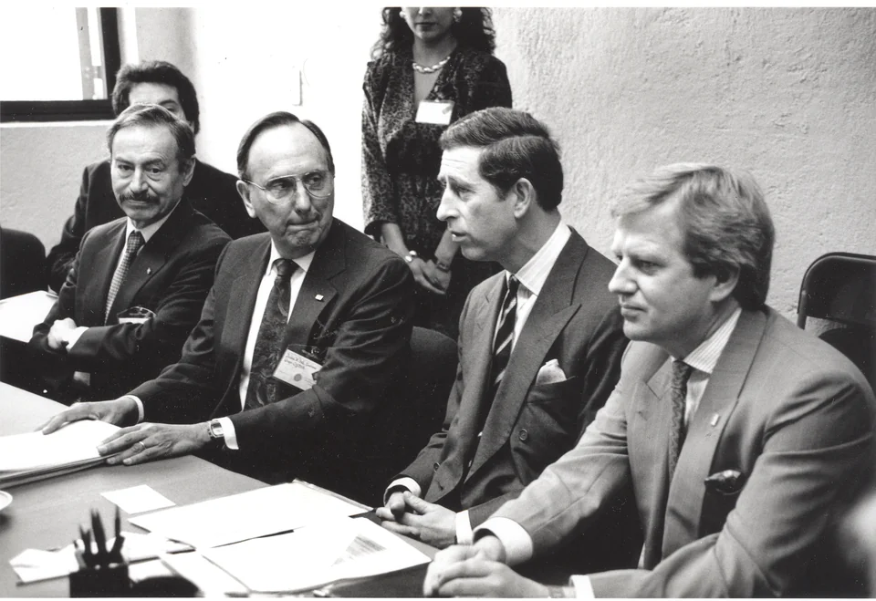 Mario Ojeda y Carlos III, rey del Reino Unido