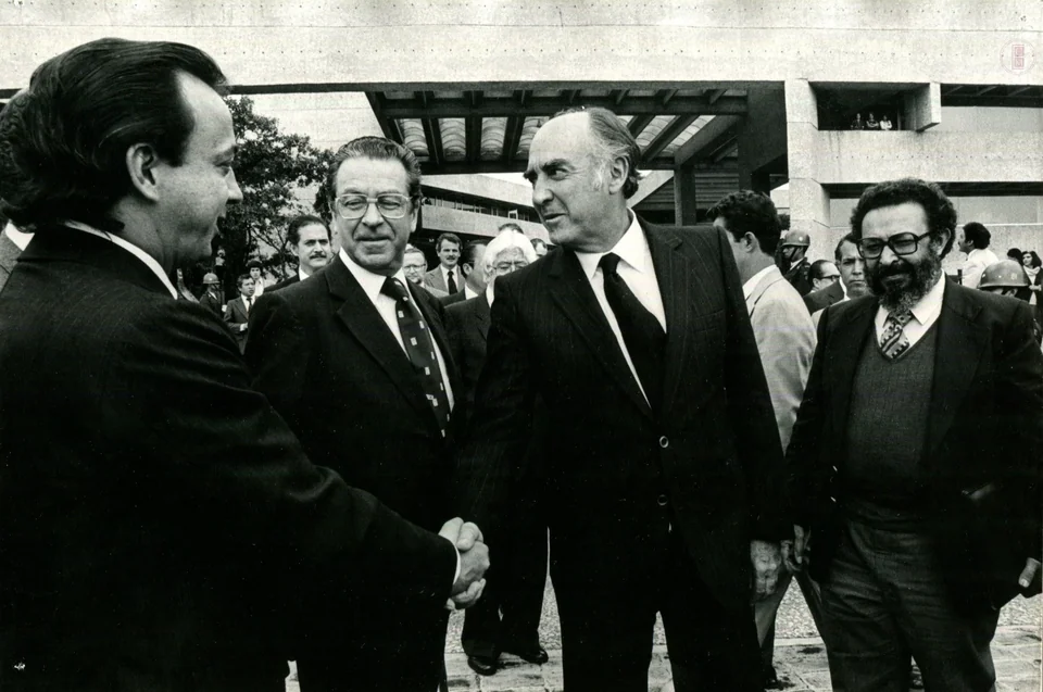 Víctor L. Urquidi junto a José López Portillo